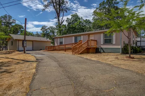 12018 Oak Leaf Ln, Redding, CA 96003 photo 1