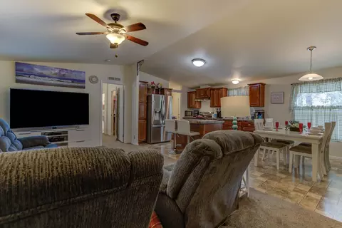 12018 Oak Leaf Ln, Redding, CA 96003 photo 4