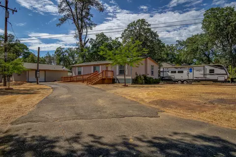 12018 Oak Leaf Ln, Redding, CA 96003 photo 2