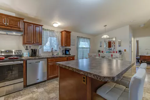 12018 Oak Leaf Ln, Redding, CA 96003 photo 8