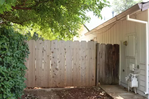 1895 Silverfield Loop, Redding, CA 96002 photo 2