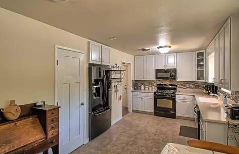 3063 Henderson Rd, Redding, CA 96002 photo 7