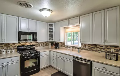 3063 Henderson Rd, Redding, CA 96002 photo 5