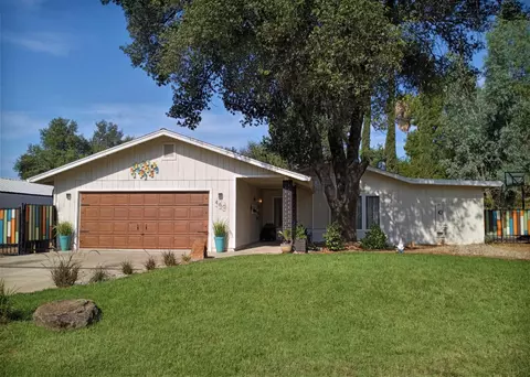 460 Moonstone Way, Redding, CA 96003 photo 1
