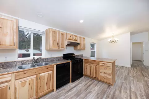 4944 Lujo Dr, Anderson, CA 96007 photo 5