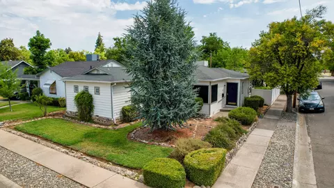 846 Florence St, Redding, CA 96001 photo 1