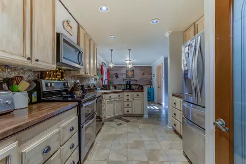 7020 Tucker Ln, Redding, CA 96002 photo 12