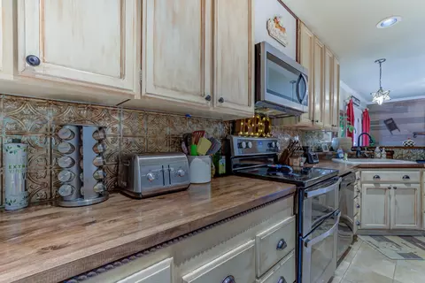7020 Tucker Ln, Redding, CA 96002 photo 13