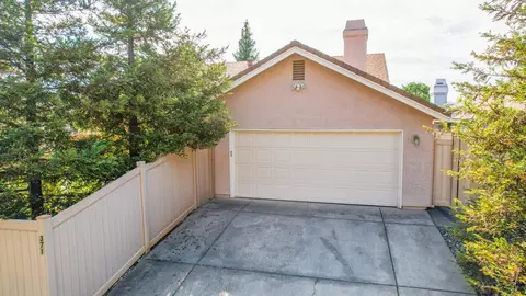 371 Vintage Path, Redding, CA 96003 photo 2