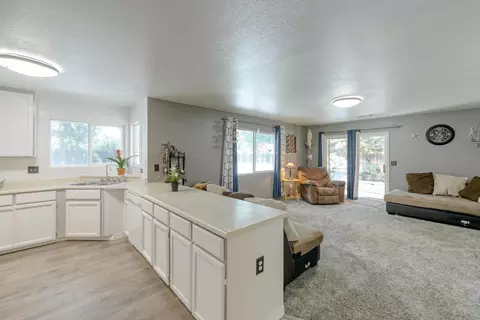 2336 Starlight Blvd, Redding, CA 96001 photo 2