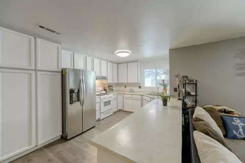 2336 Starlight Blvd, Redding, CA 96001 photo 4