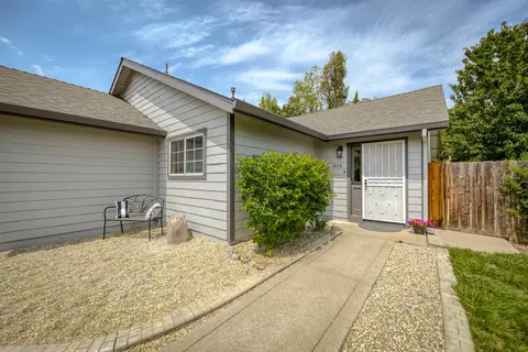 858 Spaniel Dr, Redding, CA 96003 photo 3