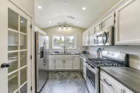 858 Spaniel Dr, Redding, CA 96003 photo 12