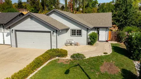 858 Spaniel Dr, Redding, CA 96003 photo 2