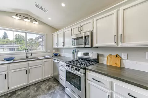 858 Spaniel Dr, Redding, CA 96003 photo 13