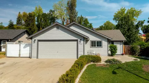 858 Spaniel Dr, Redding, CA 96003 photo 1