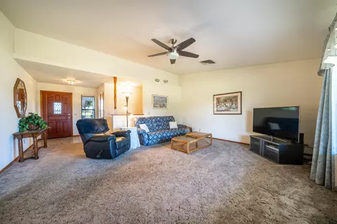 19556 Medo Vale Ln, Redding, CA 96002 photo 4