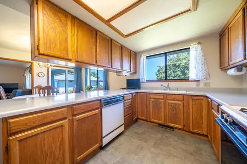 19556 Medo Vale Ln, Redding, CA 96002 photo 8