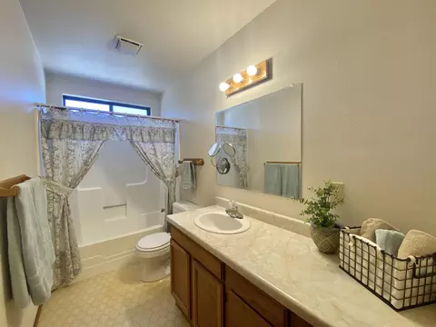 19556 Medo Vale Ln, Redding, CA 96002 photo 17