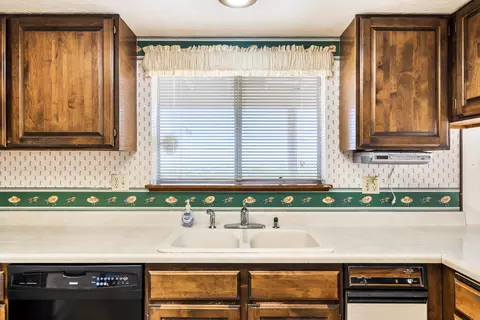 18673 Darlenes Way, Anderson, CA 96007 photo 13