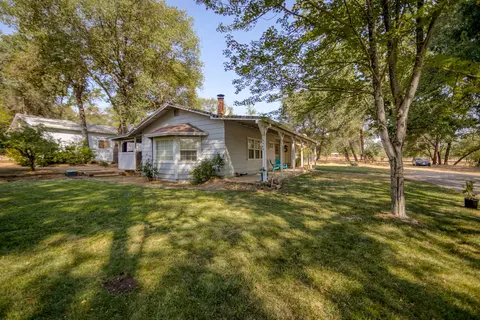 10664 Old Oregon Trl, Redding, CA 96003 photo 3