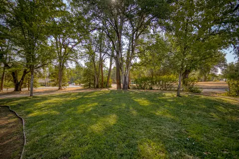 10664 Old Oregon Trl, Redding, CA 96003 photo 5