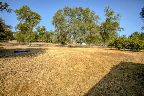 10664 Old Oregon Trl, Redding, CA 96003 photo 32