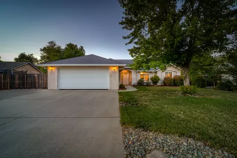 2740 Garnet Ct, Redding, CA 96001 photo 1