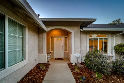 2740 Garnet Ct, Redding, CA 96001 photo 3
