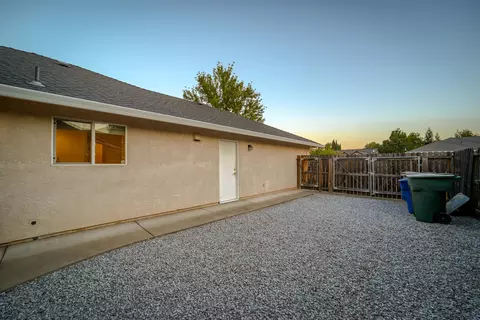 2740 Garnet Ct, Redding, CA 96001 photo 5
