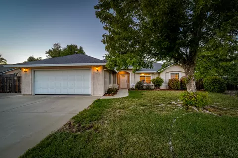 2740 Garnet Ct, Redding, CA 96001 photo 2