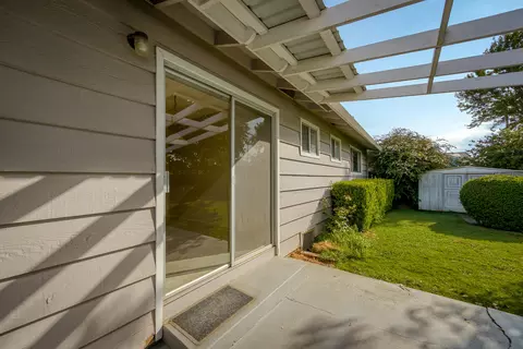 256 Gurnsey Dr, Red Bluff, CA 96080 photo 2