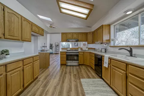 6532 Flicker Way, Anderson, CA 96007 photo 4
