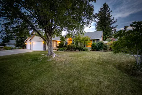 2843 Blue Bell Dr, Redding, CA 96001 photo 2