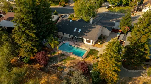 2843 Blue Bell Dr, Redding, CA 96001 photo 1