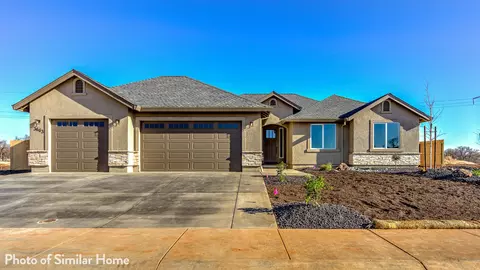 3566 Laver St, Redding, CA 96002