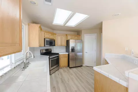 826 Rincon Way, Redding, CA 96003 photo 4