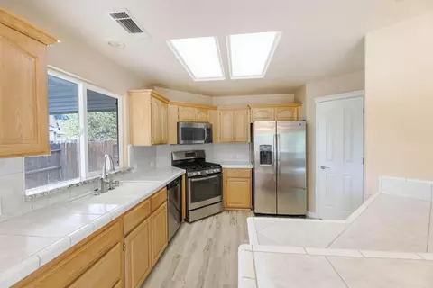 826 Rincon Way, Redding, CA 96003 photo 5