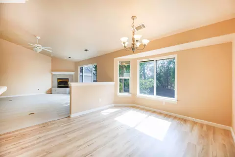 826 Rincon Way, Redding, CA 96003 photo 9