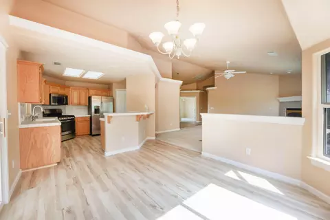 826 Rincon Way, Redding, CA 96003 photo 8