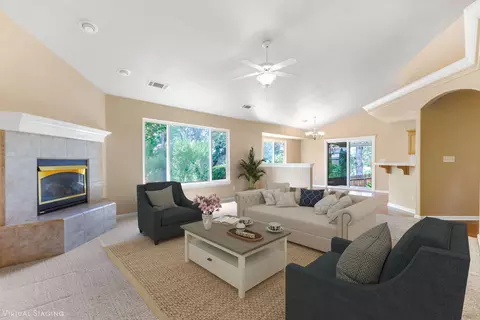 826 Rincon Way, Redding, CA 96003 photo 2