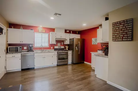 1401 Mariposa Ct, Redding, CA 96003 photo 4