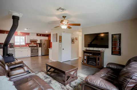 1401 Mariposa Ct, Redding, CA 96003 photo 3