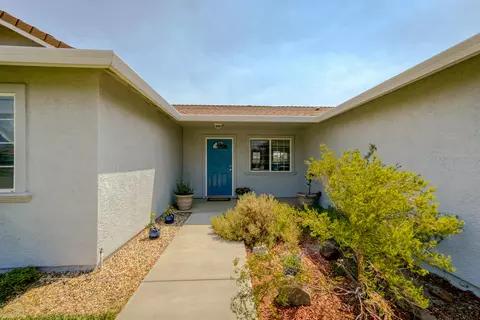 725 Larie Ln, Red Bluff, CA 96080 photo 2