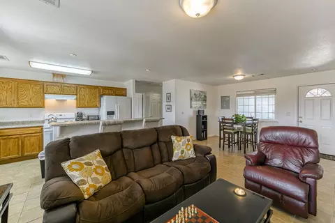 725 Larie Ln, Red Bluff, CA 96080 photo 5
