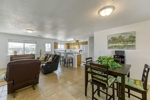 725 Larie Ln, Red Bluff, CA 96080 photo 3