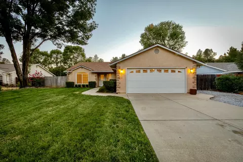 812 Fountain Cir, Redding, CA 96003 photo 1