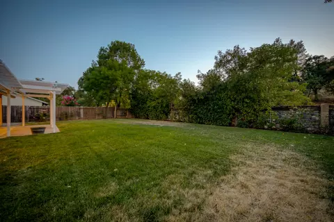 812 Fountain Cir, Redding, CA 96003 photo 25