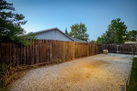 812 Fountain Cir, Redding, CA 96003 photo 4