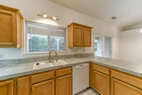 812 Fountain Cir, Redding, CA 96003 photo 11